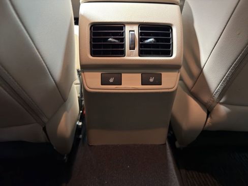 Used 2017 Subaru Outback 2.5i Limited image 16