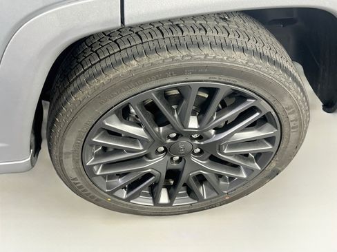 Used 2022 Jeep Compass High Altitude AWD/4WD image 32