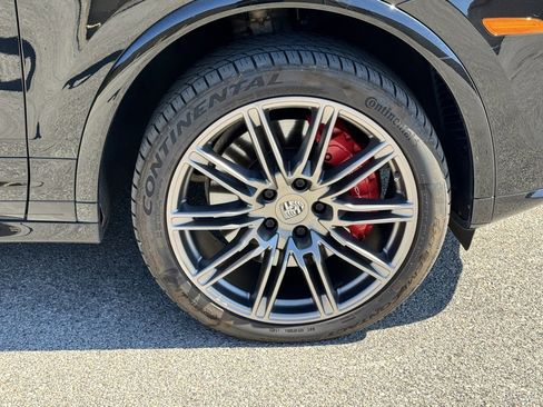 Used 2018 Porsche Cayenne GTS w/ Premium Package Plus image 9