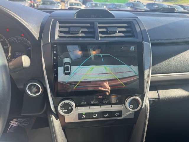 Used 2014 Toyota Camry SE w/ Leather Package FWD image 15