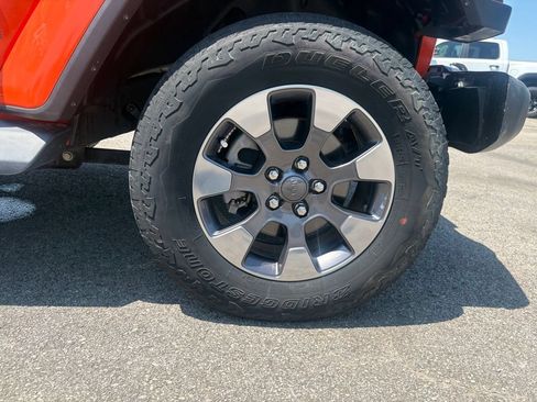 Used 2018 Jeep Wrangler Unlimited Sahara AWD/4WD image 31