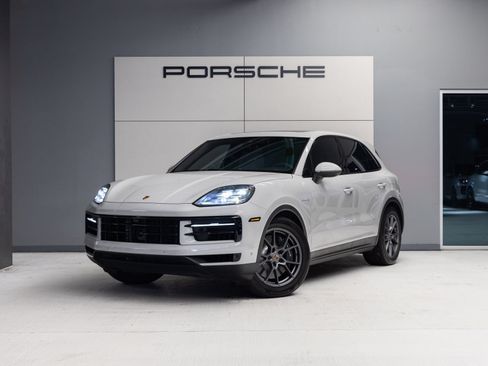 Certified 2025 Porsche Cayenne E-Hybrid AWD/4WD image 1
