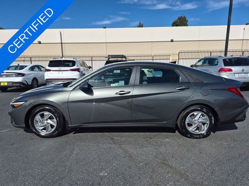 Used 2025 Hyundai Elantra SE image 4