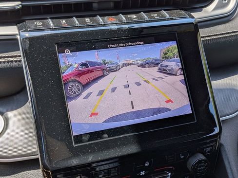 Used 2023 Jeep Grand Cherokee Altitude AWD/4WD image 19