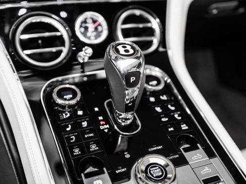 Certified 2020 Bentley Continental GT V8 AWD/4WD image 36
