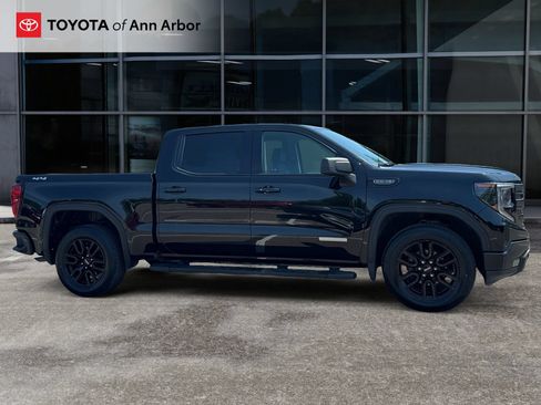 Used 2022 GMC Sierra 1500 Elevation w/ LPO, Elevation Black Package AWD/4WD image 11