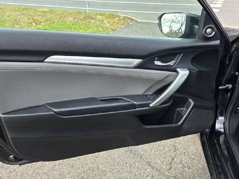 Used 2017 Honda Civic Touring image 14