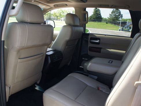 Used 2015 Toyota Sequoia Platinum AWD/4WD image 16