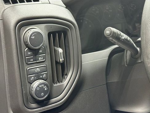 Used 2022 Chevrolet Silverado 1500 Custom image 10