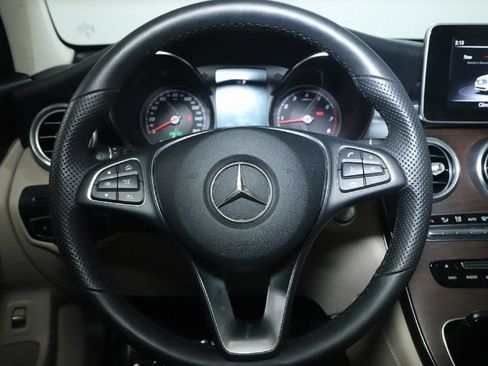 Used 2019 Mercedes-Benz GLC 300 4MATIC image 25