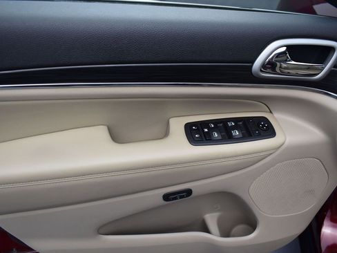 Used 2021 Jeep Grand Cherokee Limited image 10