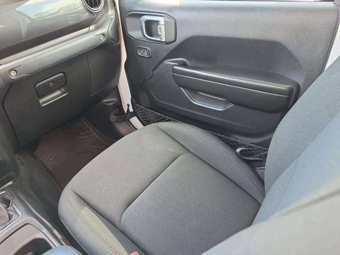 Used 2020 Jeep Gladiator Sport AWD/4WD image 13