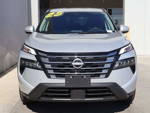Used 2025 Nissan Rogue SV FWD image 5