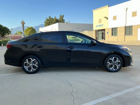 Used 2019 Kia Forte LXS FWD image 4