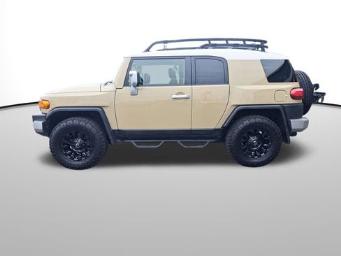 Used 2014 Toyota FJ Cruiser 2WD w/ Convenience Package image 2