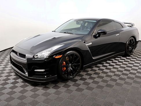 Used 2014 Nissan GT-R Premium image 54