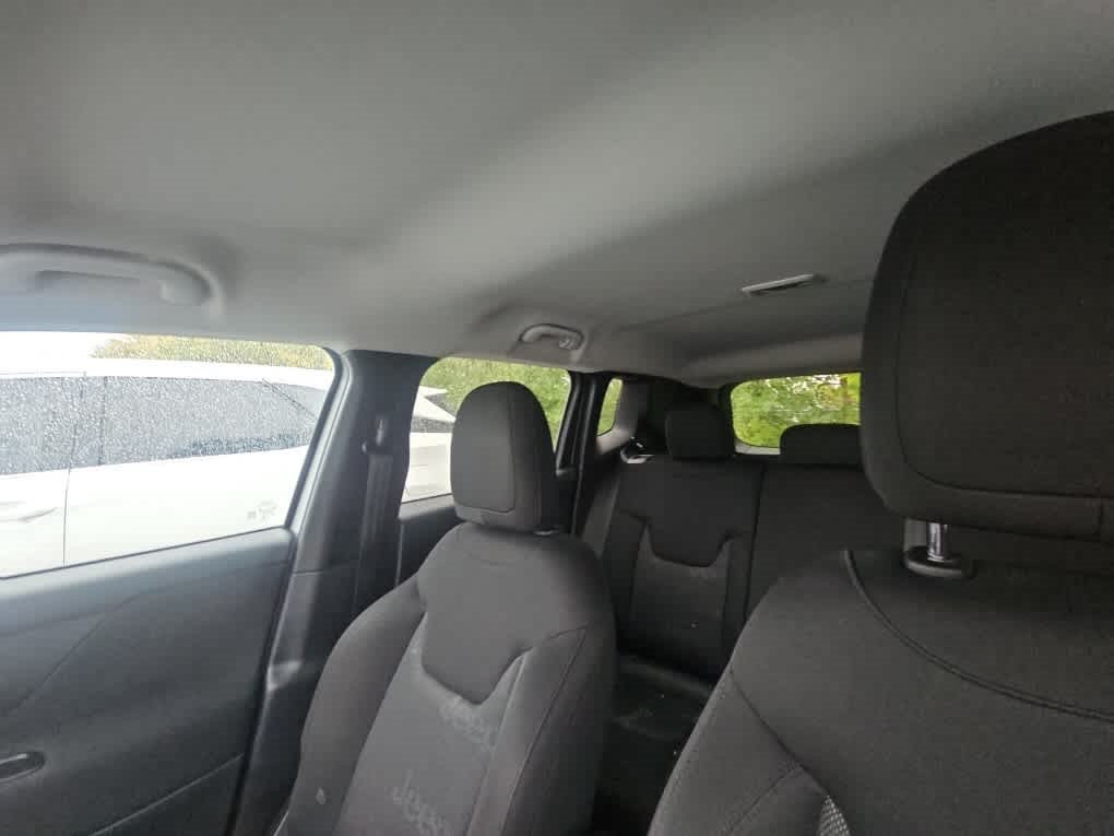 Used 2016 Jeep Renegade Latitude AWD/4WD image 8