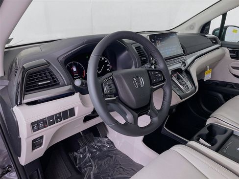 New 2026 Honda Odyssey Touring image 11