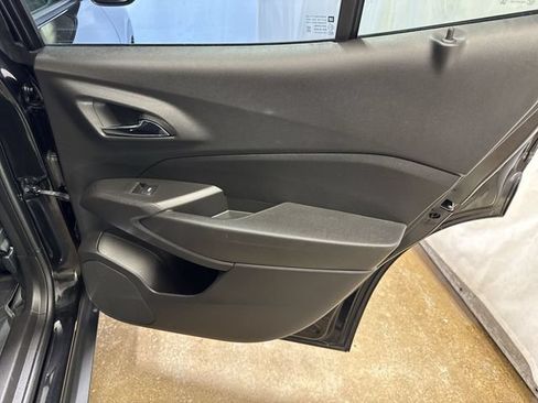 Certified 2025 Chevrolet Trax LT w/ LT Convenience Package FWD image 24