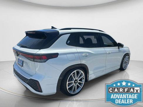 Used 2025 Volkswagen Tiguan SE R-Line image 5