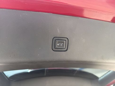 Used 2022 Chevrolet Traverse Premier AWD/4WD image 27