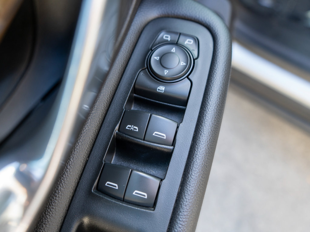 Used 2018 GMC Terrain SLE w/ Driver Convenience Package FWD image 16