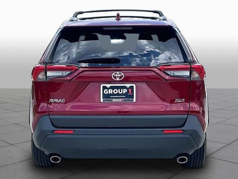 Used 2019 Toyota RAV4 XLE w/ Convenience Package FWD image 5