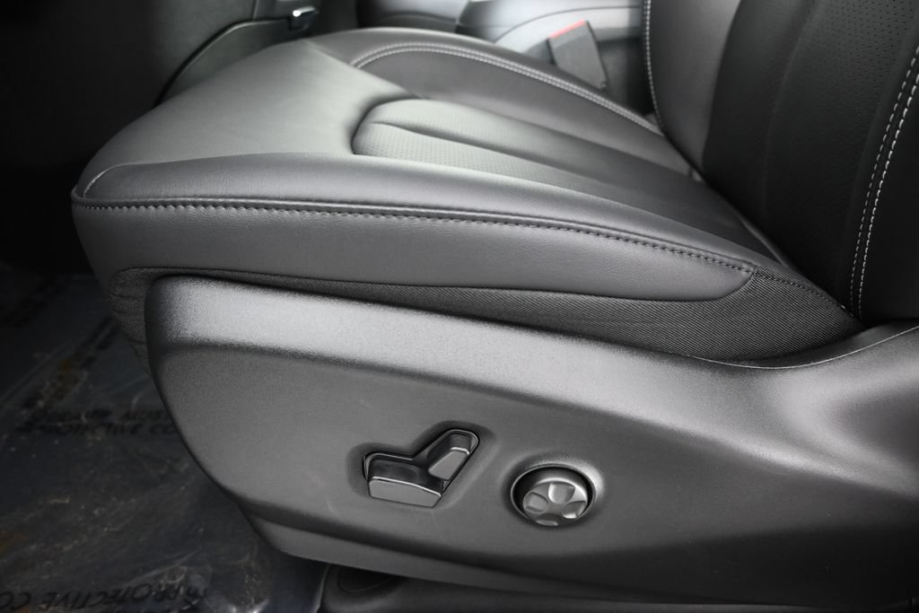 New 2027 Chrysler Pacifica Select AWD/4WD image 24