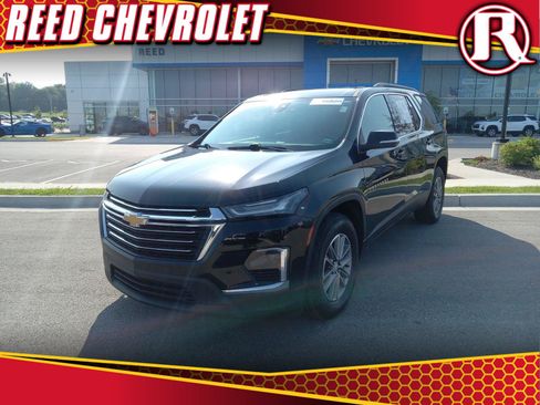 Certified 2023 Chevrolet Traverse LT FWD image 1