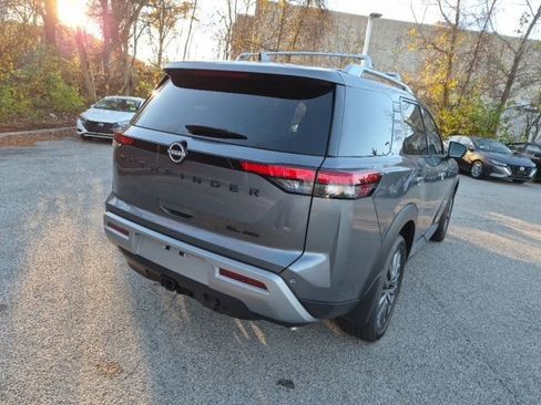 Used 2025 Nissan Pathfinder SL w/ SL Premium Package image 9