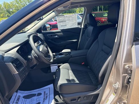 New 2026 Nissan Rogue Platinum w/ Platinum Premium Package AWD/4WD image 9