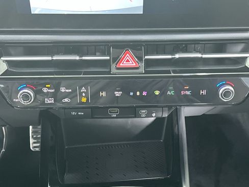 Used 2025 Kia Niro EX Touring image 23