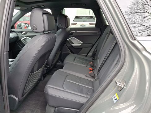 Used 2025 Audi Q3 2.0T Premium image 11