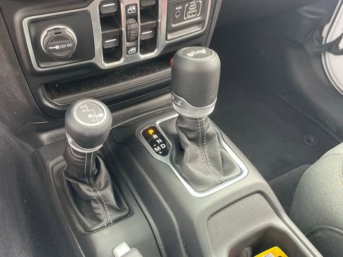 Used 2025 Jeep Wrangler Sport S image 7