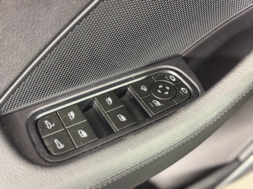 Used 2023 Porsche Panamera 4 Platinum Edition AWD/4WD image 16