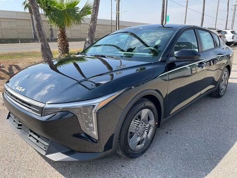 New 2026 Kia K4 LX image 3