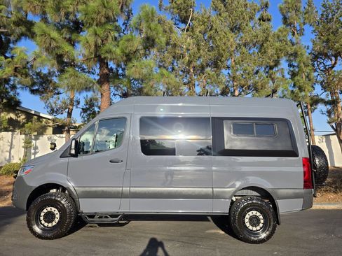 Used 2021 Mercedes-Benz Sprinter 2500 image 7