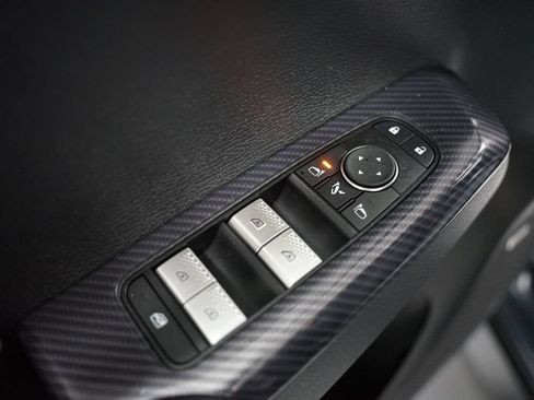 Used 2025 Mitsubishi Outlander SE FWD image 13