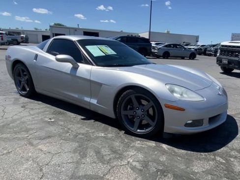 Used 2006 Chevrolet Corvette Coupe w/ Preferred Equipment Group RWD image 2
