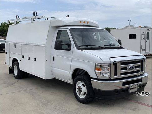 Used 2023 Ford E-450 and Econoline 450 Super Duty w/ Power Windows & Locks Group RWD image 3