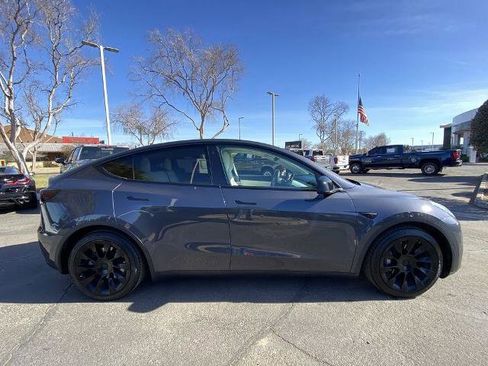 Used 2021 Tesla Model Y Long Range image 2
