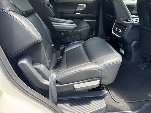 Used 2025 Ford Expedition Platinum w/ Driver's Package AWD/4WD image 16