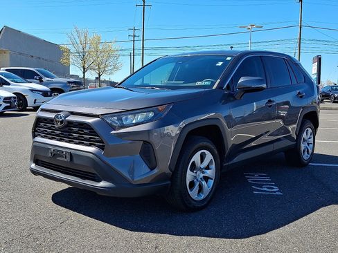 Used 2022 Toyota RAV4 LE image 3