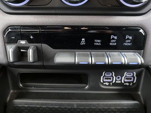 Used 2022 RAM 1500 Big Horn AWD/4WD image 30
