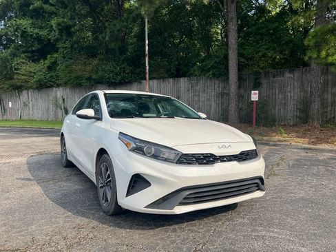 Used 2023 Kia Forte LXS w/ LXS Technology Package FWD image 1