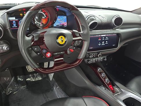 Used 2020 Ferrari Portofino image 4