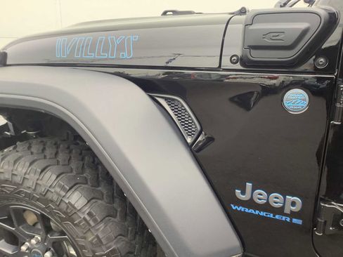 Used 2024 Jeep Wrangler Unlimited AWD/4WD image 7
