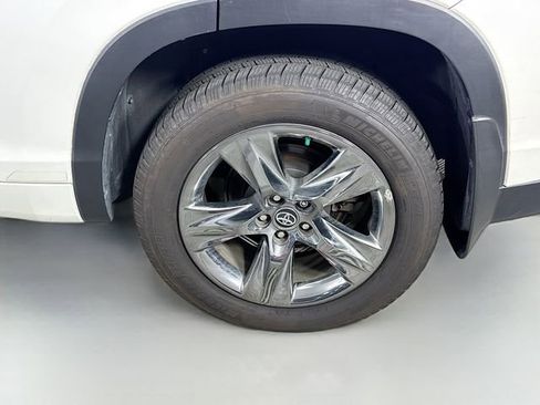 Used 2017 Toyota Highlander Limited Platinum image 35
