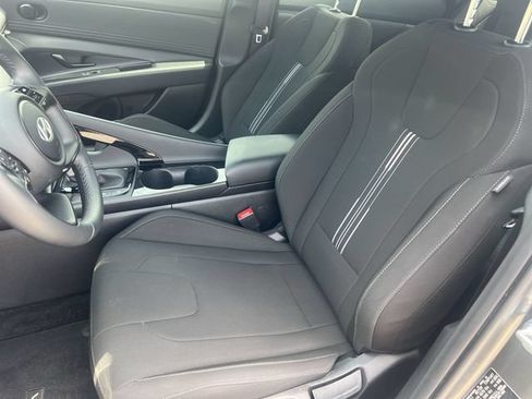 Certified 2025 Hyundai Elantra SEL FWD image 34