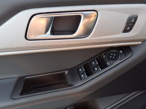 New 2026 Ford Explorer Active w/ Active Comfort Package image 8